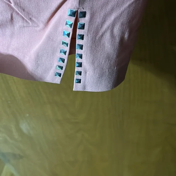 New with tags-size 22W peach capris - Picture 3 of 4